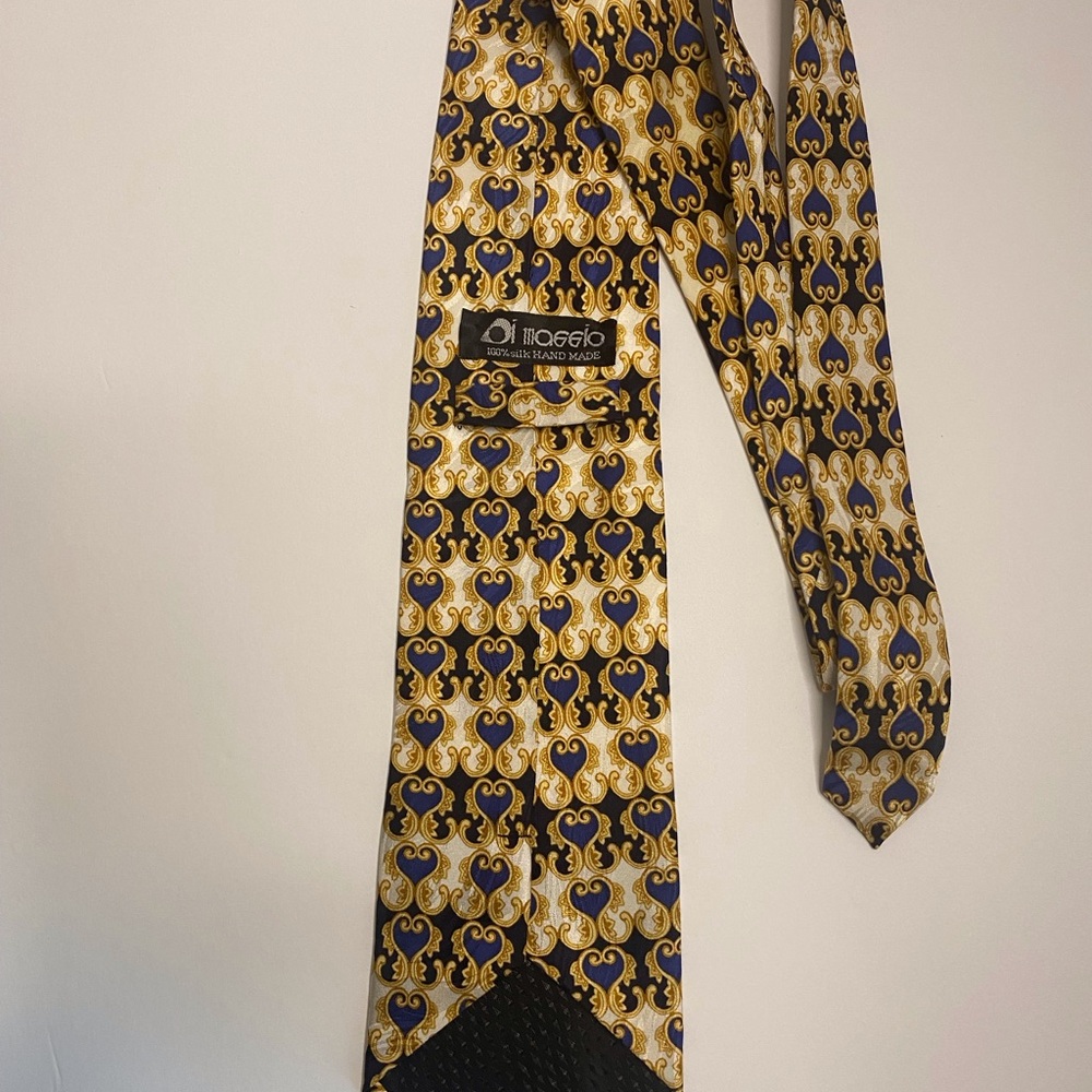 Laura Di Maggio 100% Silk Men’s Tie nice color blue gold & cream.(Royalty)